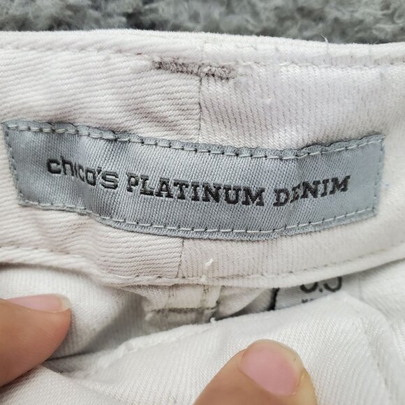 Chicos Platinum Jeans Womens 0.5 US 6 Beige Ultimate Fit Slim Leg Stretch Denim - Picture 2 of 13
